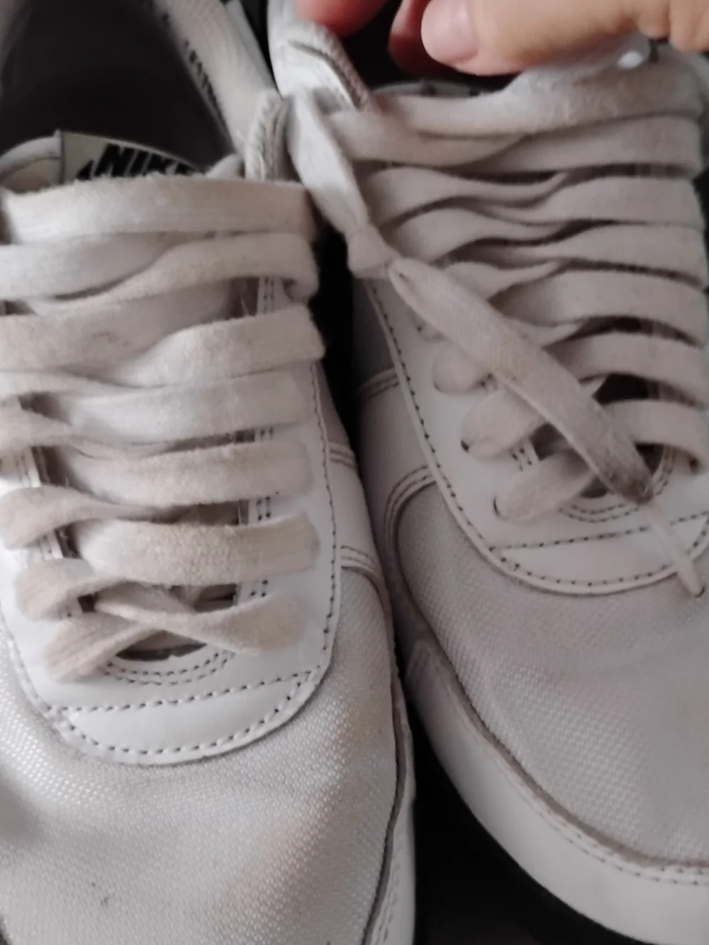 Nike Men’s White and Black Low-Top Sneakers